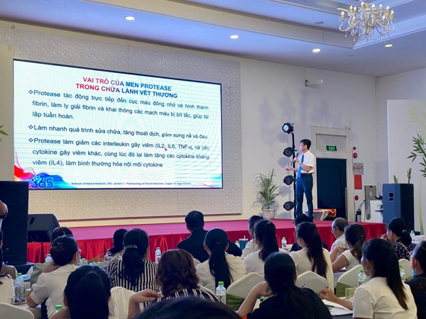 Tham dự các hội thảo là cơ hội để tìm nhà cung ứng dược phẩm uy tín trong cộng đồng